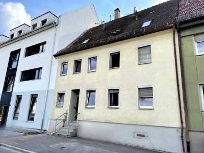 Attraktives Mehrfamilienhaus mit 3-Wohneinheiten und Doppelgarage