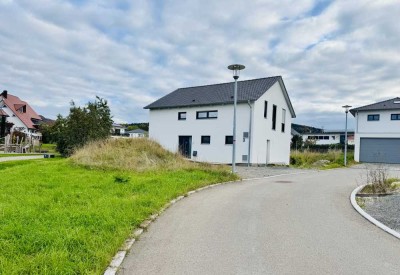 *FAMILIENPARADIES IM NEUBAUGEBIET*