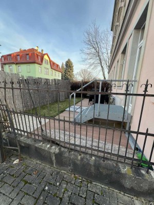 WOHNUNG IM ERDGESCHOSS, BAD MIT DU + WA, EBK, LAMINAT, STELLPLATZ, 2 TERRASSEN