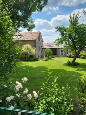 TOP SANIERTER, IDYLLISCHER, HISTORISCHER 4-SEITEN HOF MIT 7-8 EINHEITEN U. TRAUMHAFTER GARTENANLAGE