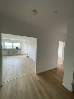Freie Zimmer in 4er WG in einer 4 1/2 Zimmer Wohnung im 6. Stock