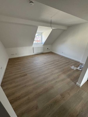 Erstbezug nach Modernisierung / 2-Zimmer Dachgeschosswohnung in Düsseldorf Pempelfort
