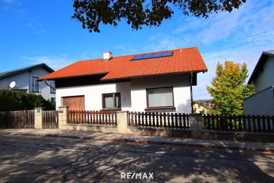 Teilsaniertes Haus mit besten Aussichten in ruhiger, sonniger Lage!