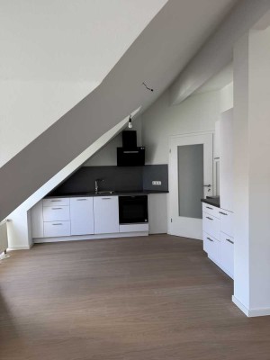 Erstbezug nach Sanierung: schöne 3-Zimmer-Wohnung mit Einbauküche in Hillesheim