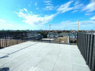Penthouse mit Klimaanlage, Aufdachterrasse, Einbauküche, Sauna, Stellplatz � 0178-8236274