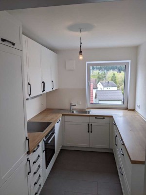 Moderne, helle 4-Zimmer-Maisonette-Wohnung mit Balkon und separater Küche