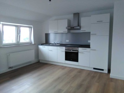 Stilvolle, modernisierte 2-Zimmer-DG-Wohnung mit Einbauküche in Kelkheim-Hornau