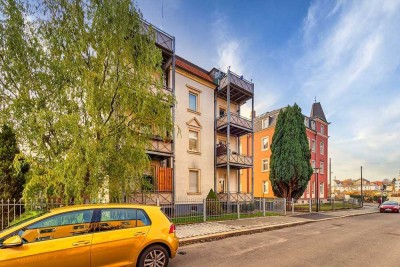 Frisch renoviert, schickes Laminat, Balkon, Wanne/Dusche. Tolle Altbauwohnung am Leutewitzer Park.