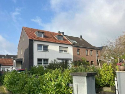 Charmante Wohnung im 1. Obergeschoss mit bester Lage in Duisburg-Rahm