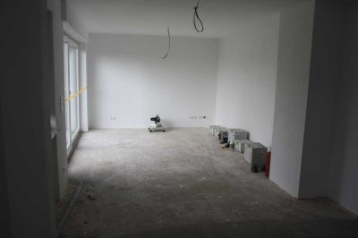 3 Zimmer Wohnung, Küche, Bad/ WC, Diele, Balkon, Garage, Keller