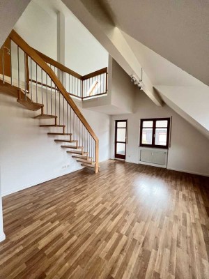 ~ Schöne, helle und großzügige 2,5-Zi.-Maisonettewhg. mit EBK * TL-Bad * Balkon ~