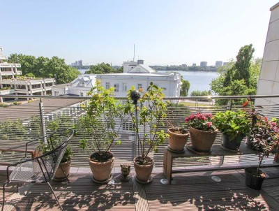 Stilvoll möblierte 3-Zimmer-Wohnung mit 2 Balkonen und Alsterblick