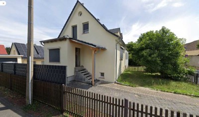 Einfamilienhaus mit Pool in Vorbereitung und Gästehaus