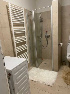Geschmackvolle, modernisierte 1,5-Raum-Wohnung mit geh. Innenausstattung mit Balkon und EBK