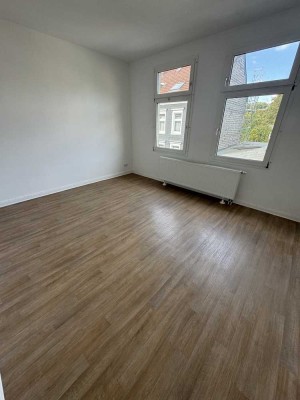 Renovierte - 2-Zimmer-Wohnung 2.OG!!