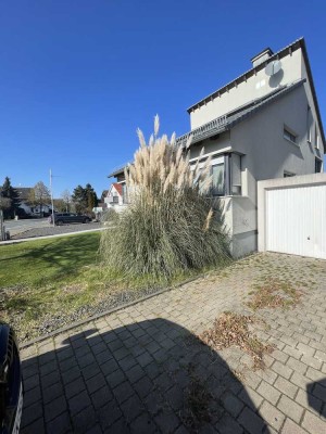 Jung-Modern-Besonders- EINFAMILIENHAUS  mit LOUNGE-Bereich in Feldrandlage