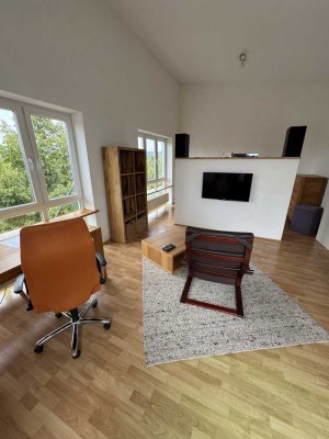 Möblierte, exklusive 1-Raum-DG-Wohnung mit gehobener Innenausstattung mit Einbauküche in Wiesbaden