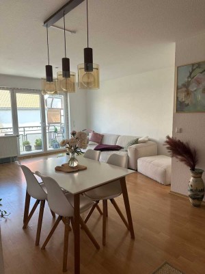 Sehr gepflegte, helle 3-Zi-ETW mit Balkon, 73m2, ruhig, 1.OG mit eigener Garage und Kellerraum