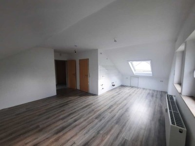 45m² Dachgeschoss-Wohnung in BI-Jöllenbeck neu tapezierfähig vorbereitet