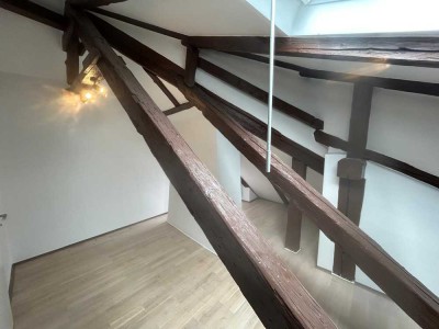 Erstbezug nach Sanierung: Geschmackvolle 6-Raum-Penthouse-Wohnung mit lux. Innenausstattung