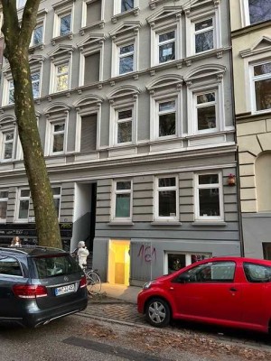 Geschmackvolle 2,5-Zimmer-Souterrain-Wohnung mit Terrasse, vollausgestattet und möbliert