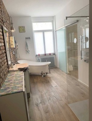 Exklusive 3,5-Zimmer-Etagenwohnung mit Garten, L-Terrasse & Walk-In-Ankleide in Villenviertel