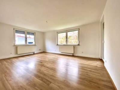 Helle 3-Zi-Erdgeschosswohnung in ruhiger und zentraler Lage, Balkon, Garage, Einbauküche, Keller