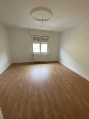 Lichtdurchfluetete moderne 2-Zimmer Wohnung in KA Durlach zu vermieten !