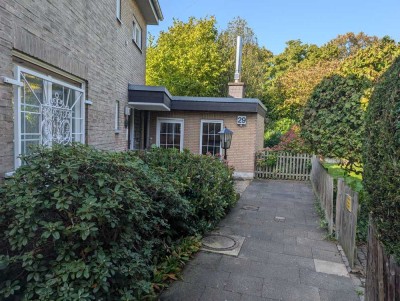 Exklusive Erdgeschosswohnung mit großem Garten, zwei Terrassen und Kamin
