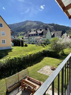 4 Zimmer Eigentumswohnung, südseitiger Balkon u. Garten!