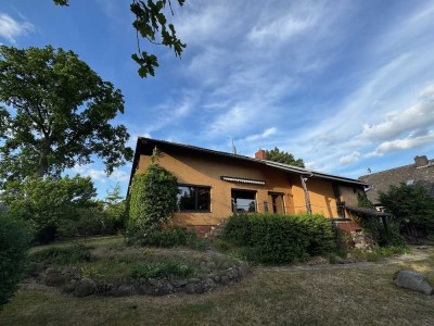 Großzügiges Einfamilienhaus mit Solaranlage, Solarthermie und zweitem Grundstück