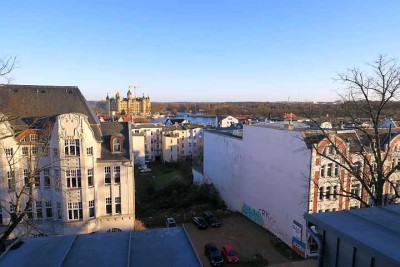 Dachgeschoss mit Galerie, Balkon und Schlossblick!