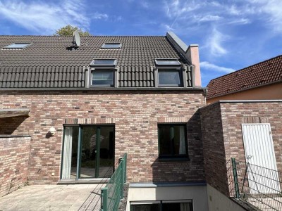 Nur 200m zum Rhein! Bezugsfreie, familienfreundliche DHH in Ruhig-Wohnlage mit Sonnengarten!