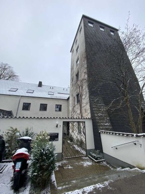 Charmante 3-Zimmer-Dachgeschosswohnung im historischen Mühlbergschlössl Starnberg
