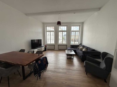 Zentrale Altbau-Wohnung direkt am Mindener Marktplatz / WG-geeignet