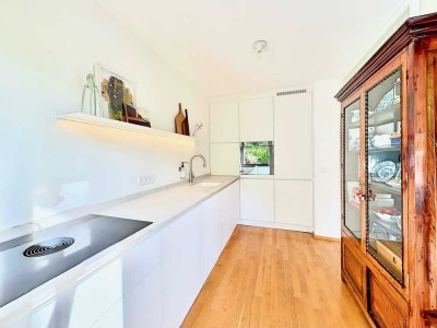 Provisionsfrei: Helle 3,5-Zimmer-Wohnung mit großen Glasfronten, Parkblick, 2 Balkonen, Pool & Sauna