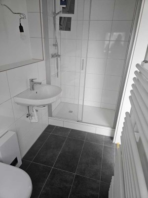 Kernsanierte 1-Zimmer-DG-Wohnung mit gehobener Innenausstattung in Düsseldorf