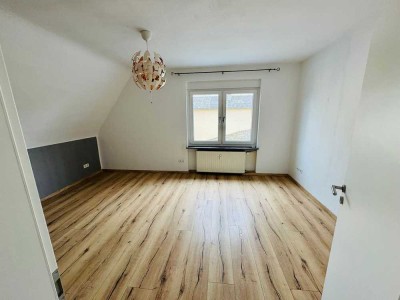 Helle 2-Zimmer-Wohnung mit Dachboden und Stellplatz in Netzbach