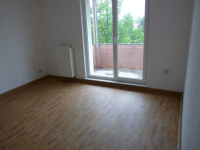 Schöne gepflegte 2-Raum-EG-Wohnung mit Balkon in Gröditz (Renditeobjekt) provisionsfrei