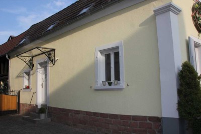 Charmant saniertes 1-2 Zimmer Fachwerkhaus in Knittelsheim