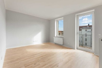 Sonnenbalkon und Einbauküche inklusive! Schöne Dachgeschosswohnung im Erstbezug