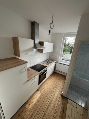 Mit Ausblick: Helle, komplett frisch sanierte Wohnung mit Balkon
