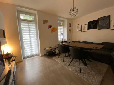 **Schöne 3-Zimmer mit Balkon und Zugang in den Garten, Wannenbad und Laminat**