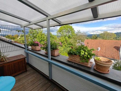 Wohlfühlwohnung, 3-Zimmer-DG mit überdachtem Balkon mit Traumsicht