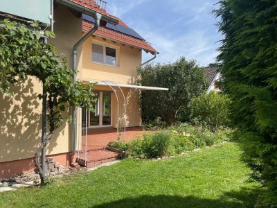 Gartenwohnung, frisch renoviert mit neuer Heiztechnik, 4+2 Zimmer