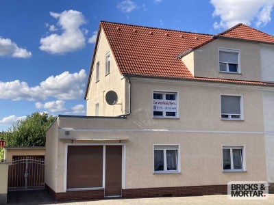 "Zwei Wohnungen mit Garten, ein Zuhause: Das perfekte Familiendomizil für mehrere Generationen"