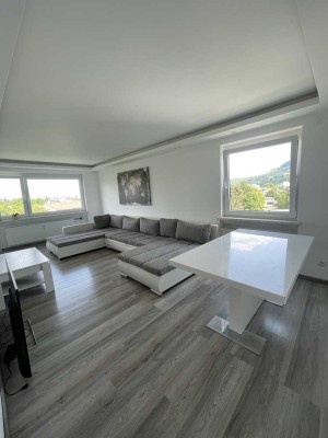 Stilvolle Wohnung mit zwei Zimmern sowie Balkon und EBK in Pfullingen