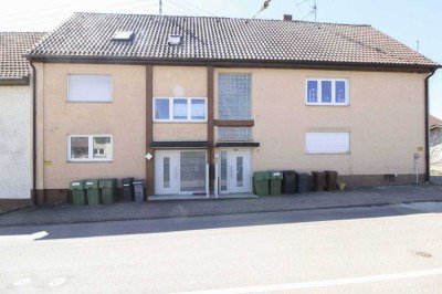 Sofort wohlfühlen: Erdgeschosswohnung mit Gartenanteil und Garage in Heidenhofen