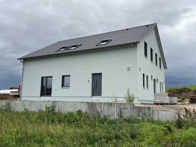 Attraktive 5-Zimmer-Doppelhaushälfte mit gehobener Innenausstattung und EBK in Dielheim