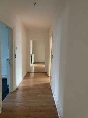 Geräumige 4-Zimmer Dachgeschosswohnung in Toplage